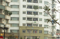 Giá dịch vụ nhà chung cư: Bộ muốn quản, địa phương muốn “thả”