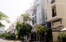 Chậm cấp giấy chứng nhận nhà đất dự án, người mua gánh hậu quả