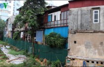 Khu tập thể lún nứt ở Tây Hồ: Đùa với tử thần