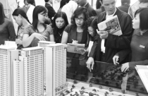 Bi hài DN địa ốc 'cầu cứu' cổ đông