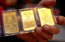 Giá vàng thế giới trái chiều trong nước