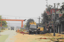 Hà Tĩnh lấy đất làm đường, chỉ đền bù cho “người nhà cán bộ“?