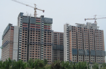 Dự án ngoại nhập cuộc đua hạ giá