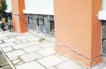 Chung cư xuống cấp nghiêm trọng không được phép bán