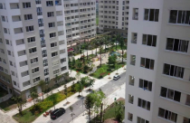 Đại gia bất động sản tuyệt vọng nhìn khách giữ chặt túi tiền