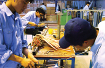 PMI tháng 4 tăng nhẹ