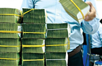 Ai phải trả giá cho tái cơ cấu ngân hàng?