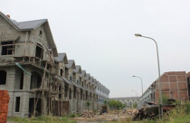 Được bơm tiền, nhà đất chưa dừng giảm giá