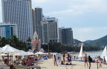 Cao ốc chắn kín bờ biển Nha Trang