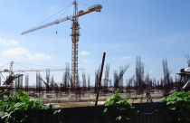 Ciputra Hanoi Mall: "Bãi chông" sắt gỉ trên đất vàng