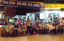 Sống chật chội nhưng dân phố cổ Hà Nội không muốn rời đi