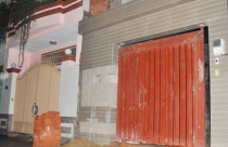 Làm hư hại nhà hàng xóm: Có án tòa, được thi công tiếp