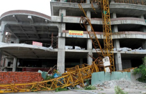 Quảng Ninh: Sập dàn cẩu tòa nhà khách sạn 22 tầng, lái cẩu thiệt mạng