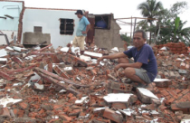 Từ thực trạng nhà không phép: Biết đập mà vẫn xây!