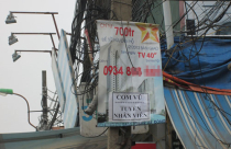 BĐS tiền tỷ chào bán ở... vỉa hè, cột điện