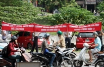 Khách hàng bao vây trụ sở Cengroup đòi tiền mua nhà