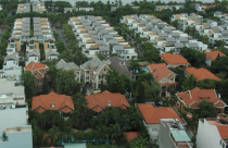 Nên hay không giao dịch bất động sản thông qua sàn?