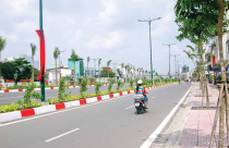 Hạ tầng không kích nổi thị trường