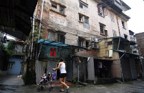 Khiếp sợ khu tập thể '60 tuổi' chờ sập giữa Thủ đô