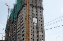 Chủ đầu tư bất động sản kẹt cứng