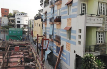 Xây cao ốc làm nghiêng lún nhà dân