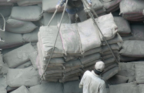 Giá xuất khẩu chỉ hơn nửa giá trong nước: Nghịch lý ngành xi măng