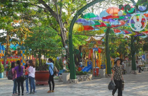 Nhà hàng vẫn lấn chiếm công viên