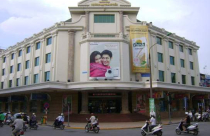 Thừa và thiếu mặt bằng bán lẻ