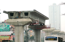 Các dự án giao thông trọng điểm ở Hà Nội: Thiếu vốn và nhà tái định cư