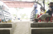 Làm đường, nhà dân thành... hang