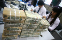 Tỉ giá USD tăng: Cầu thật hay đầu cơ?