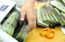 Giảm lãi suất huy động, ngân hàng có giảm lãi suất cho vay?