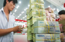 Vốn bí đầu ra, ngân hàng hạ tiếp lãi suất