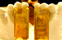 Giá vàng tiếp tục vươn xa do báo cáo kinh tế tồi tệ