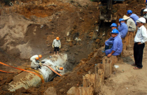 Bộ Xây dựng lên tiếng về trách nhiệm vụ vỡ đường ống nước sông Đà