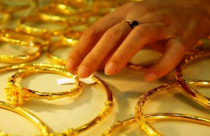 Giá vàng đổ dốc, lực bán ồ ạt
