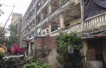 Chung cư sắp sập: Thà cuốn gói đi ở trọ, nhất quyết không chịu di dời