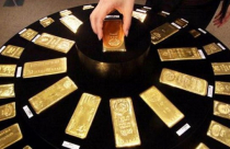 Giá vàng khởi sắc không cứu được 1 tuần trượt dốc