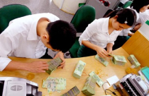 Ngân hàng đua báo lãi, doanh nghiệp chật vật kinh doanh