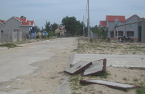 Tái định cư kiểu “đem con bỏ chợ”