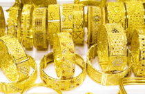 Doanh số bán lẻ Mỹ mất đà tăng hỗ trợ giá vàng đi lên