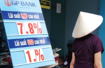 Ngân hàng - Hết ăn vay đến ăn đong