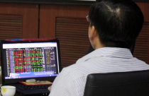 Tiền đầu cơ chảy mạnh vào chứng khoán