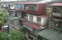 Khó như 'tìm áo mới' cho chung cư cũ