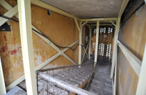 Di dời gấp hộ dân sinh sống tại khu chung cư 'sắp sập'