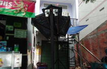 Nhà 3 tầng giữa Sài Gòn bỗng nhiên chực đổ