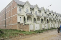 Nhà đất liền kề: Quanh quẩn vẫn khó