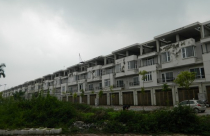 Biệt thự bỏ hoang tại Hà Nội: Trách nhiệm thuộc về ai?