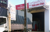 Gia đình ông Trần Văn Truyền tháo dỡ nhà ở Bến Tre