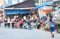 Chợ tự phát tràn lan, chợ truyền thống điêu tàn